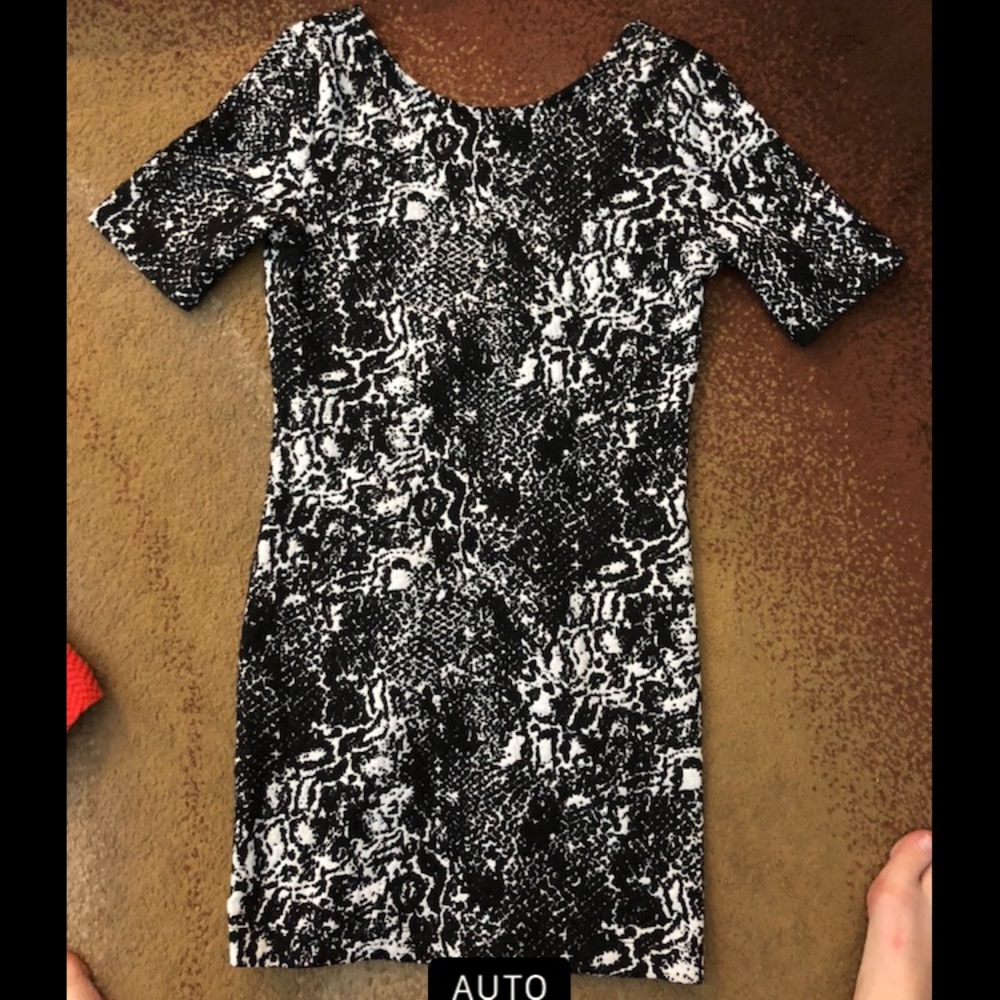 Black and white patterned body in dress never worn